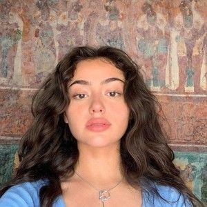 Meet your Posher, Roxana